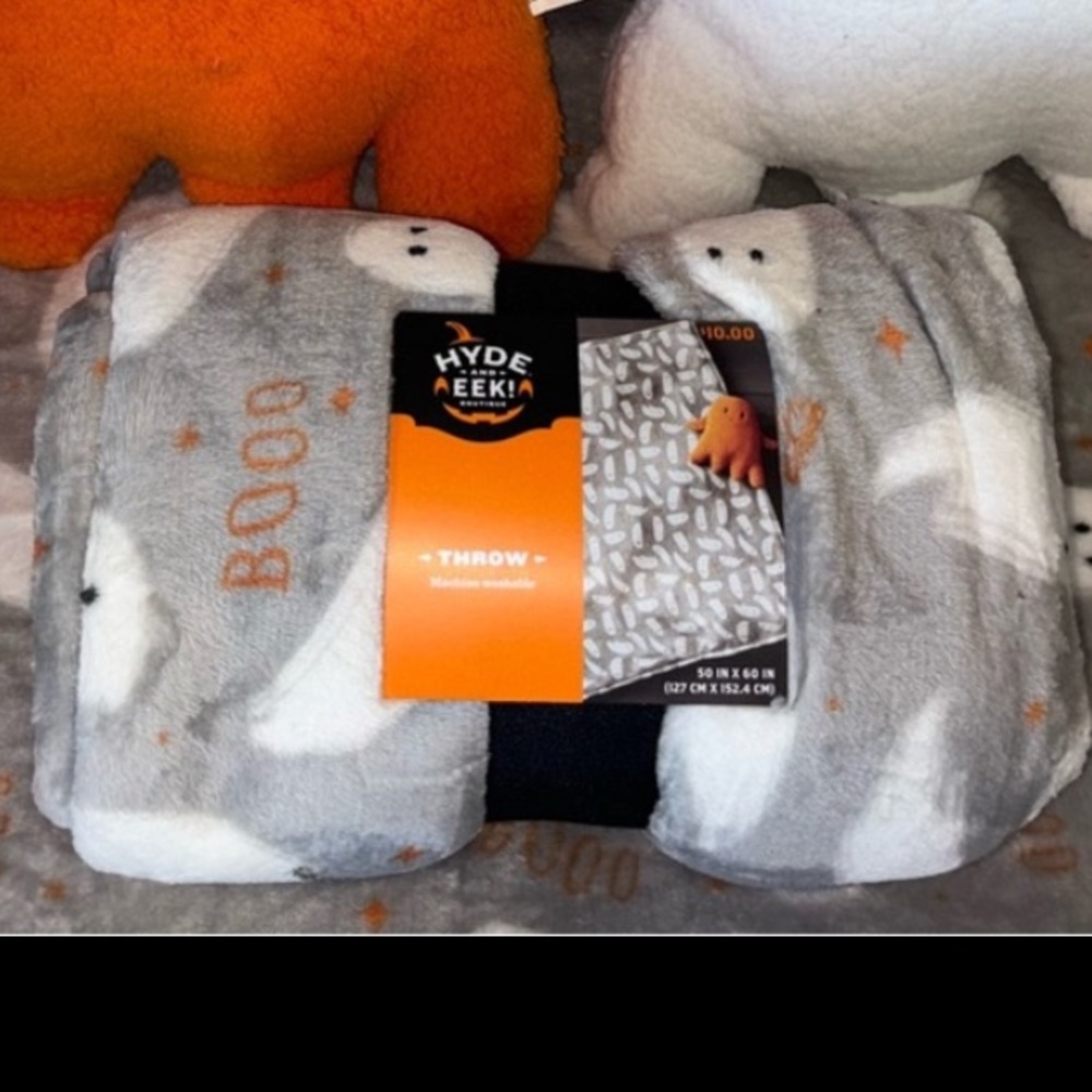 Hyde & Eek Boutique Grey with White Ghost Throw Blanket